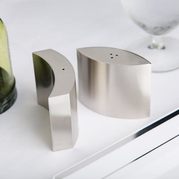 4 oz. Embracing Salt & Pepper Shaker – item 124SPDX11 image 2