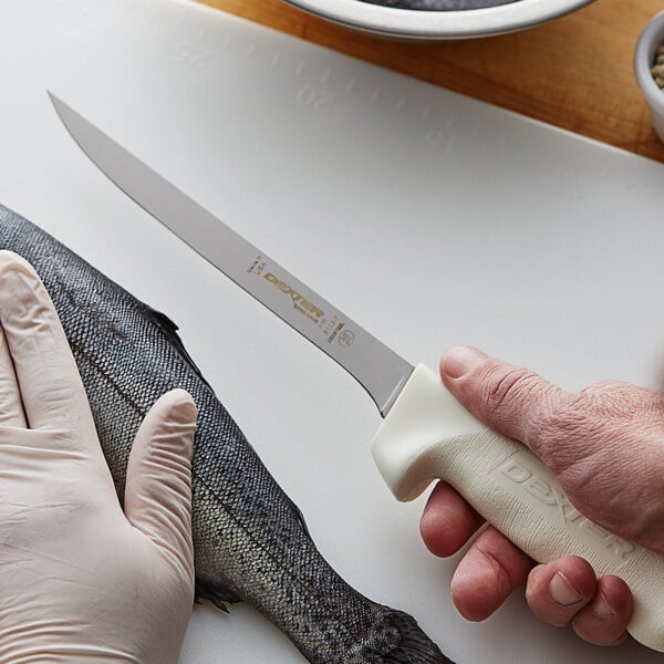 Dexter-Russell 10203 Sani-Safe 7" Flexible Fillet Knife – item 21010203 image 2