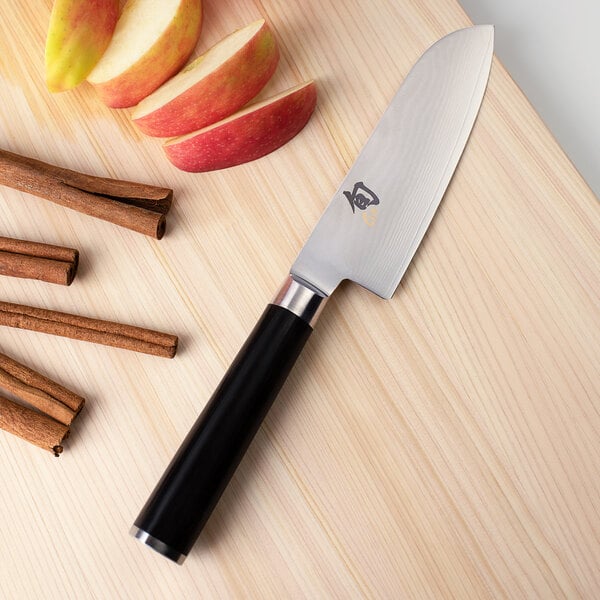 Shun DM0727 Classic 5 1/2" Santoku Knife w/ Wood Handle – item 921DM0727 image 2