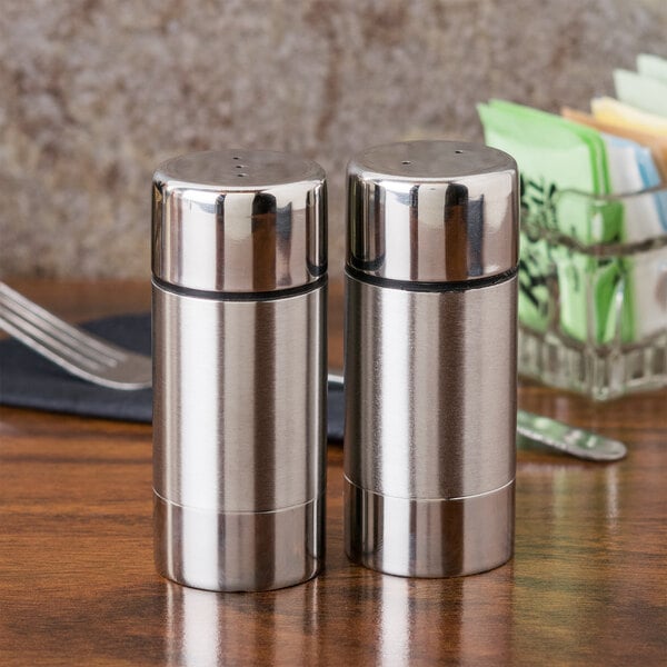 1.5 oz. Round Salt & Pepper Shaker – item 124SP35 image 2