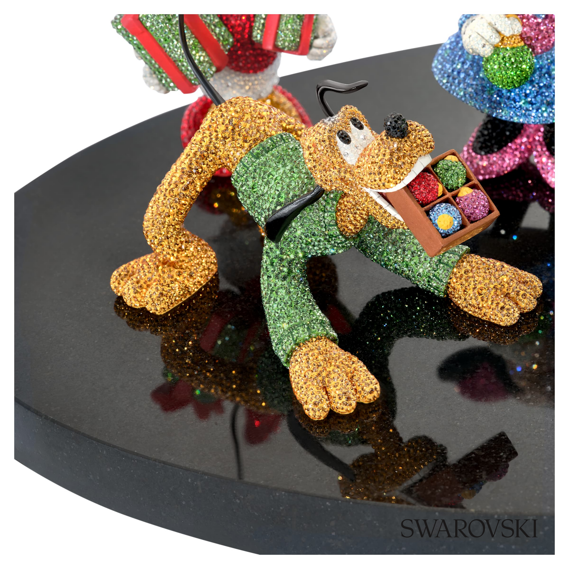 Swarovski Mickey and Friends Holiday Cheer Limited – item 5653705 image 4