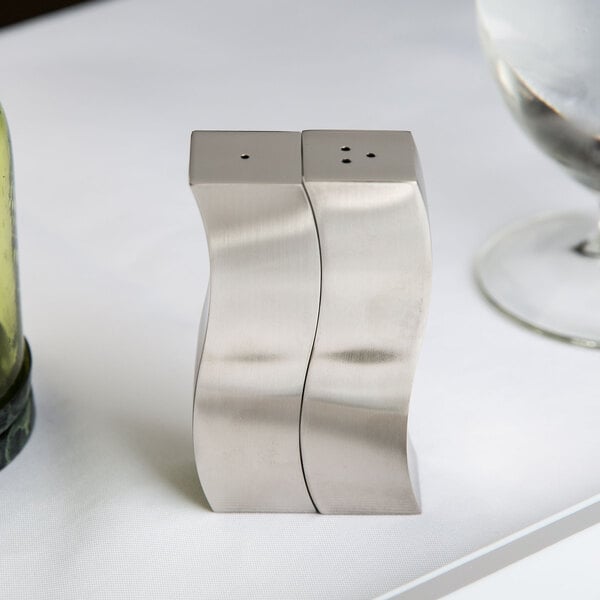 Wavy Salt & Pepper Shaker – item 124DXP4 image 2