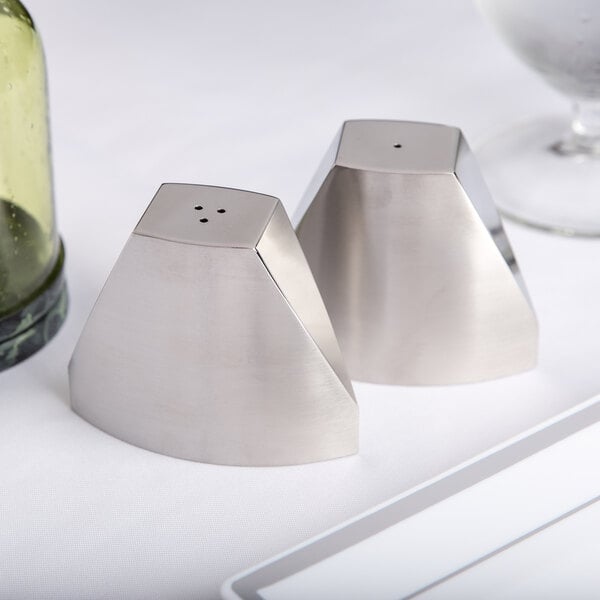 3.2 oz. Wedge Salt & Pepper Shaker – item 124SPDX22 image 2